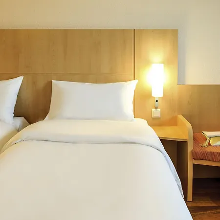 Ibis Leeds Centre Marlborough Street Hotel 2*