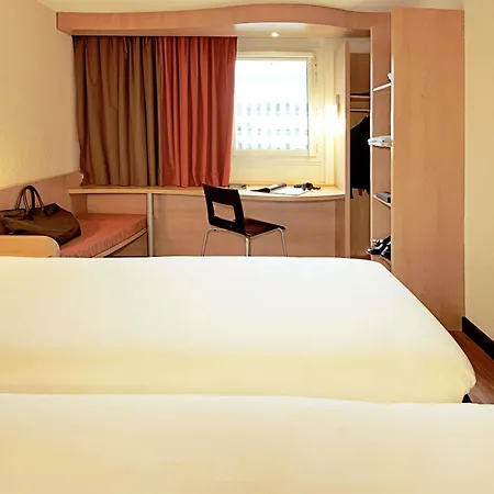 Ibis Centre Marlborough Street Hotel 2*