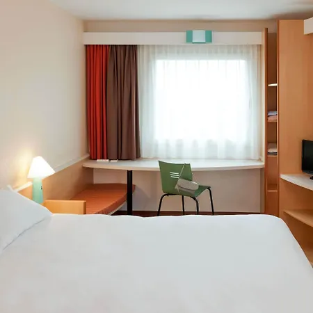 Ibis Centre Marlborough Street Hotel 2*