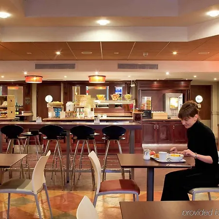 Ibis Centre Marlborough Street מלון