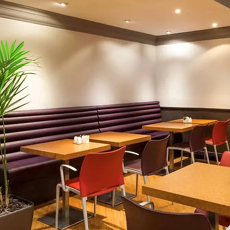 利兹中心马尔堡街宜必思酒店 利兹